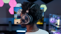 CORSAIR lanza los auriculares VIRTUOSO MAX con cancelación de ruido activa y Dolby Atmos para juegos ultrainmersivos; disponibles en versiones para PC y Xbox